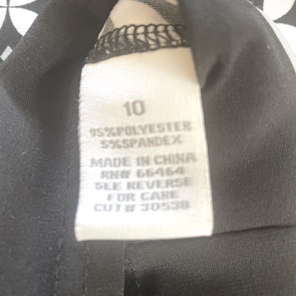 Very Comfortable, Lightweight Polyester/Spandex D… - image 4